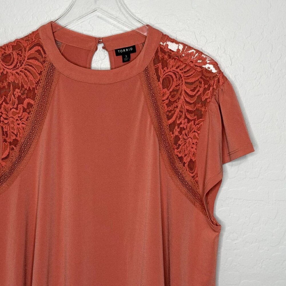 Torrid Dusty Coral Flutter Sleeve Lace Inset Top 3 3X 22/24 - Picture 6 of 11